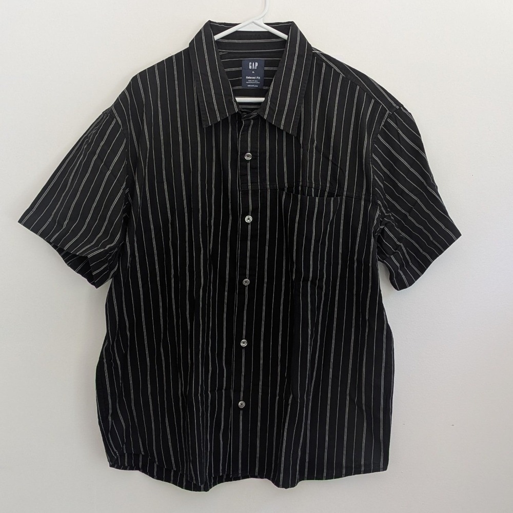 NWT Gap Mens XL Relaxed Fit Black Pinstripe Short Sleeve Organic Cotton Shirt - Picture 2 of 6